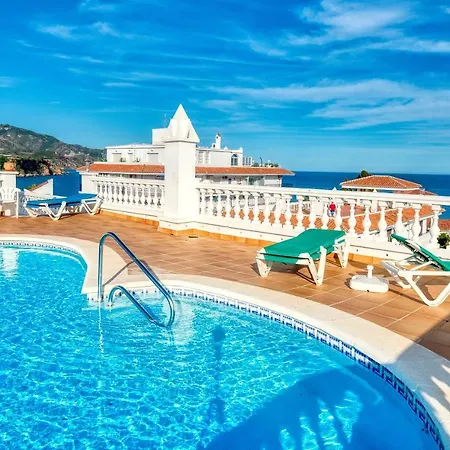 Apartment Center With Sea View